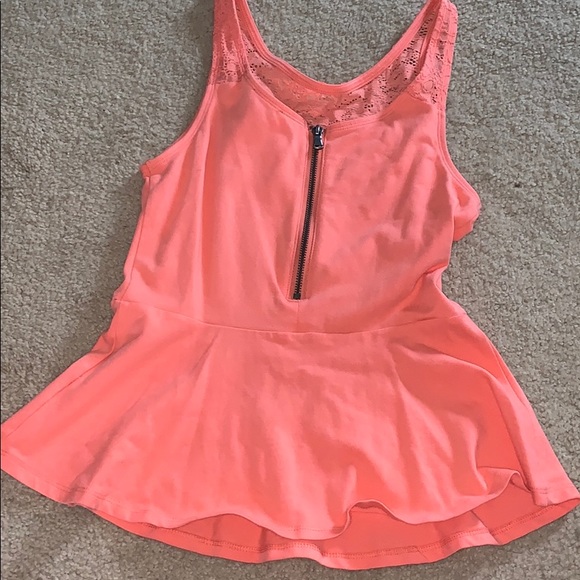 - EXPRESS peplum tank - Picture 3 of 4